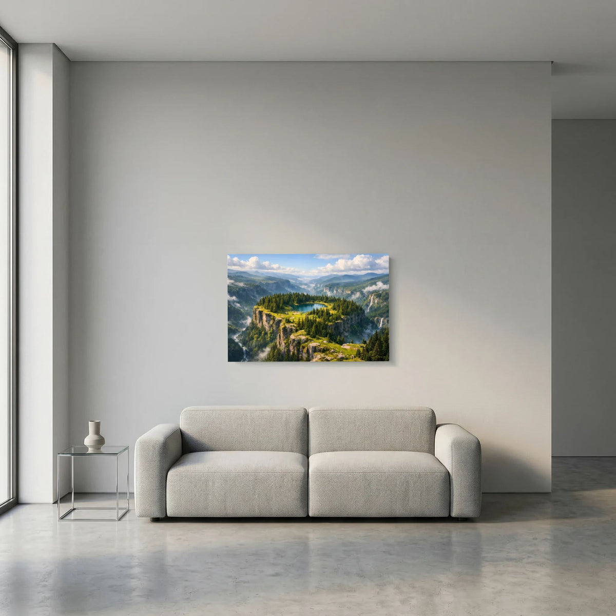 Wandbild im Querformat mit Bergsee auf Felsplateau, bewaldeten Hängen und Tälern