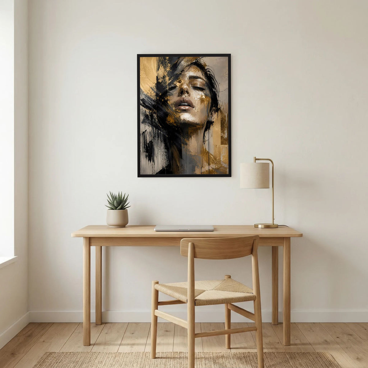Gerahmtes Poster mit abstraktem Frauenporträt in Gold und Schwarz, Hochformat, schwarze Umrandung