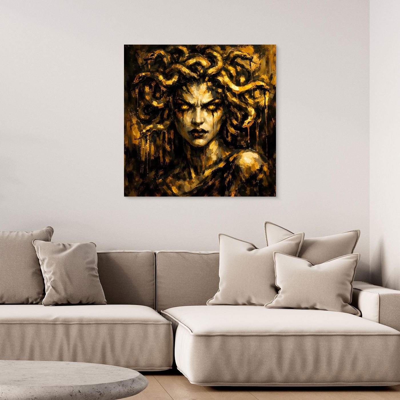 Leinwand Goldene Medusa in düsterer Optik | Modernes Mythologie Wandbild Luxus