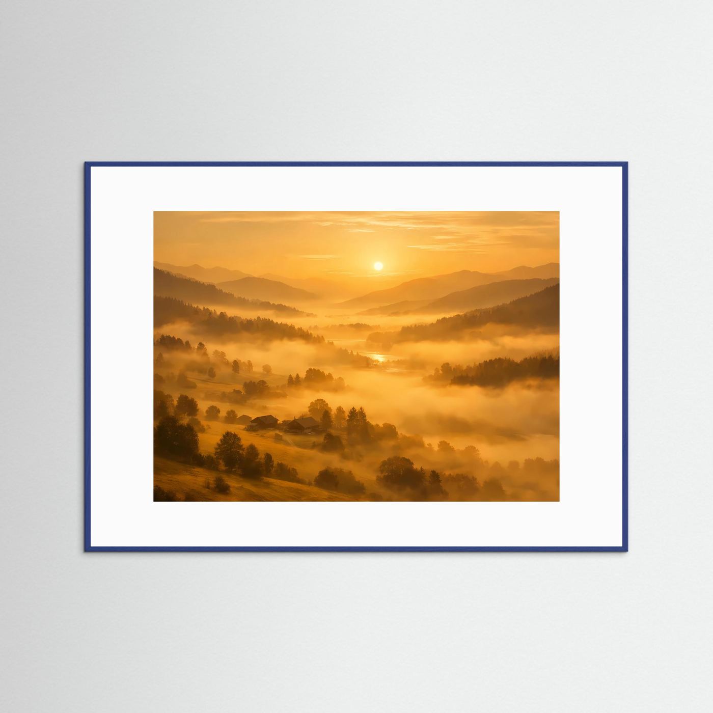 Naturposter im Querformat mit Sonnenaufgang über Nebeltal, blau eingefasst
