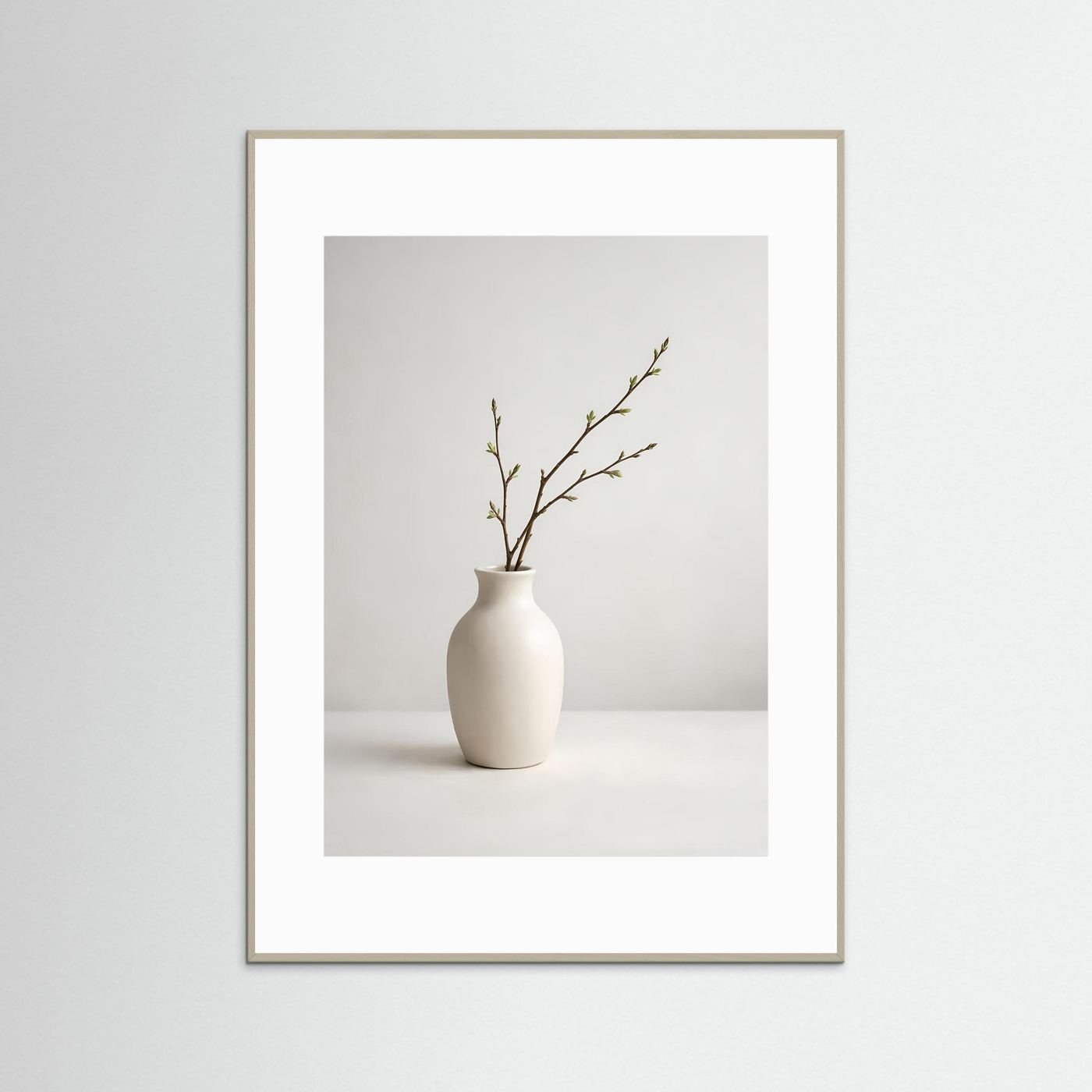 Stillleben-Poster mit cremeweißer Vase und Frühlingszweig, weiß gerahmt