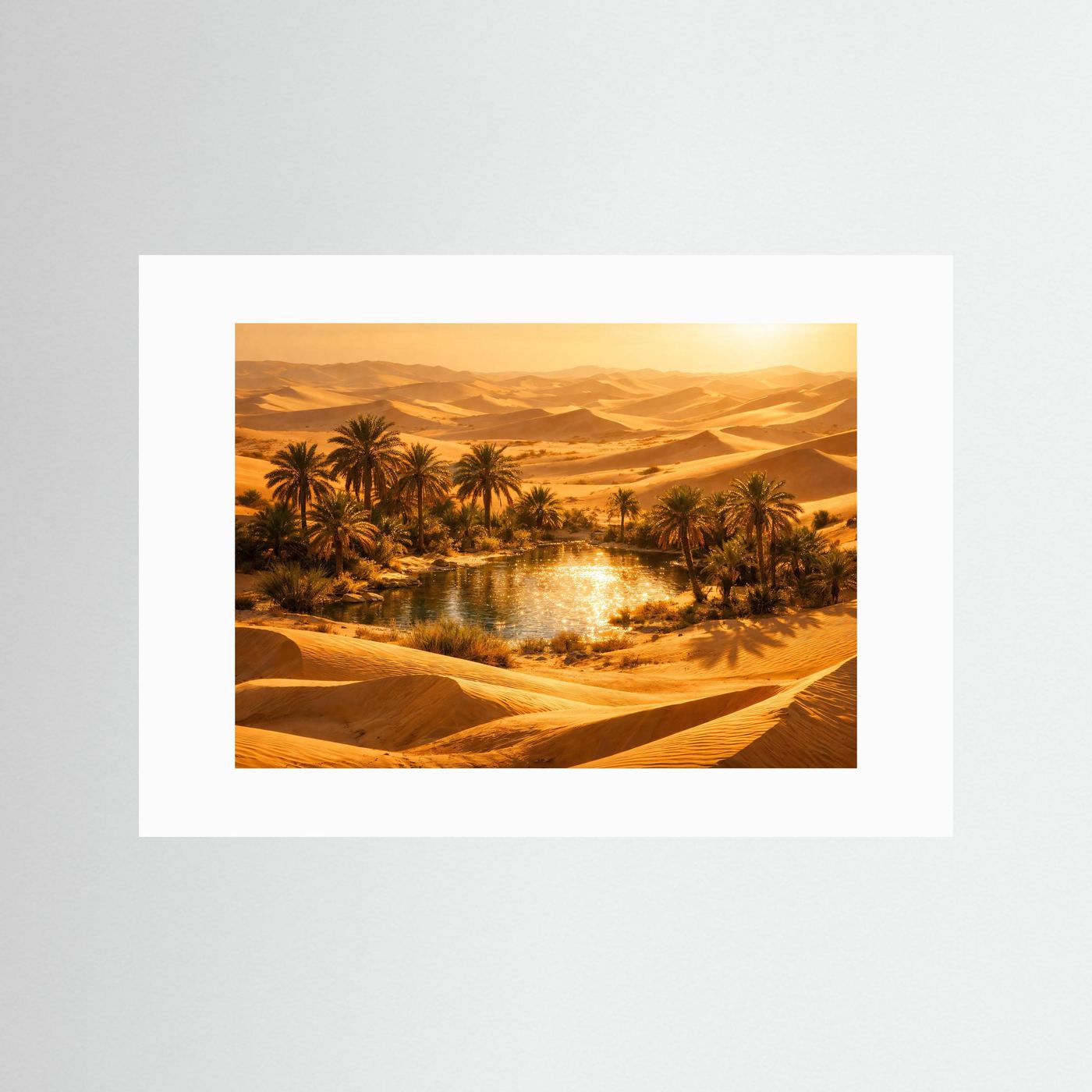 Panorama-Poster mit Palmen und Fluss in goldenen Wüsten-Dünen, mit weißem Rand