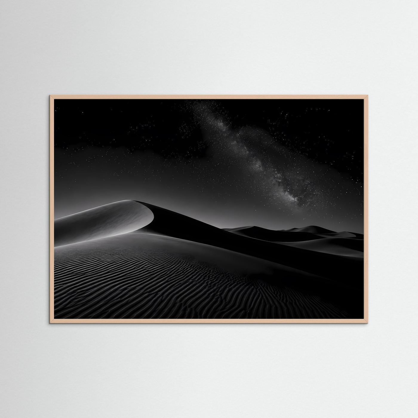 Querformat-Poster mit naturfarbenem Holzrahmen: Sanddünen bei Nacht, Milchstraße