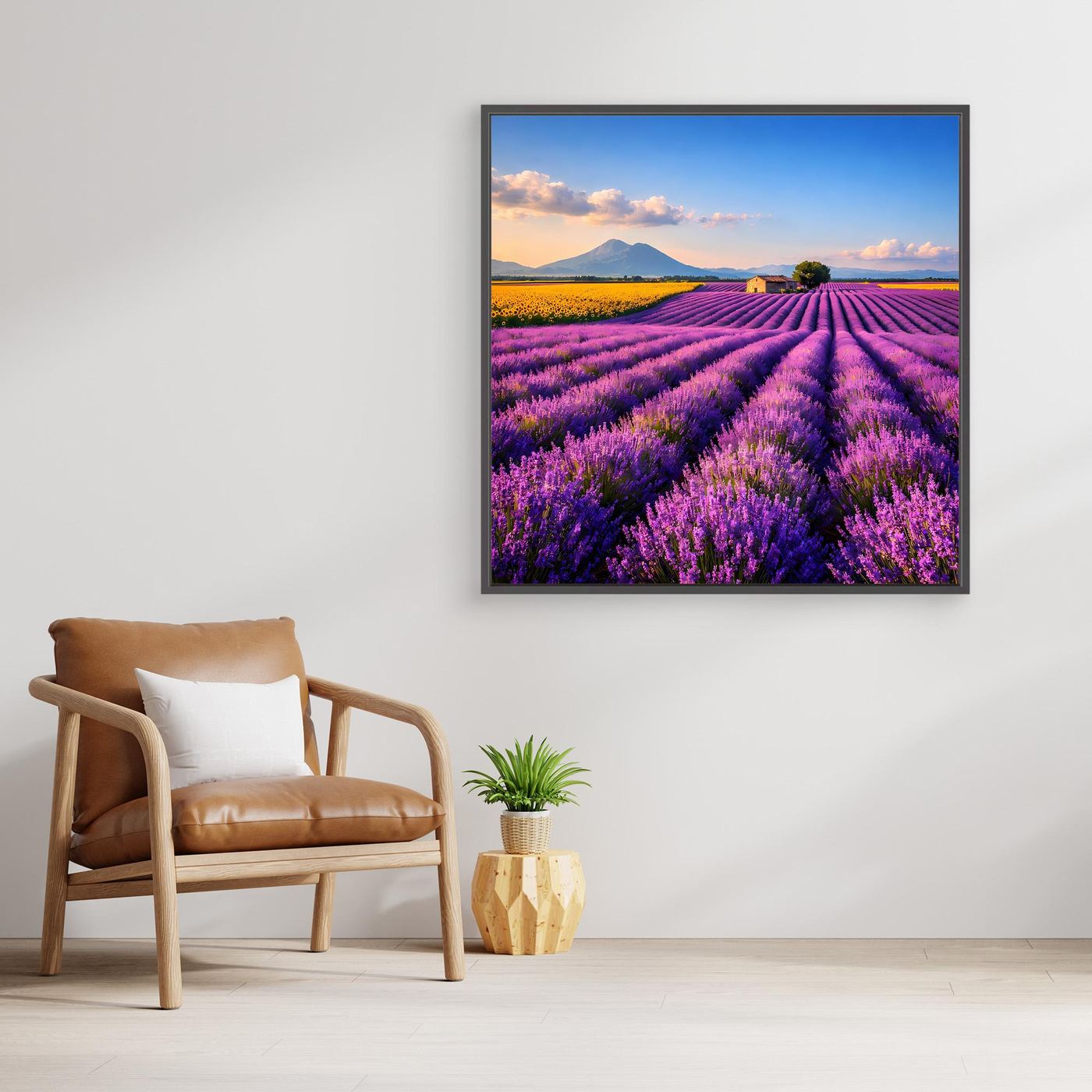 Leinwandbild Lavendelfeld mit dunklem Rahmen, lila Blütenwege und Berglandschaft