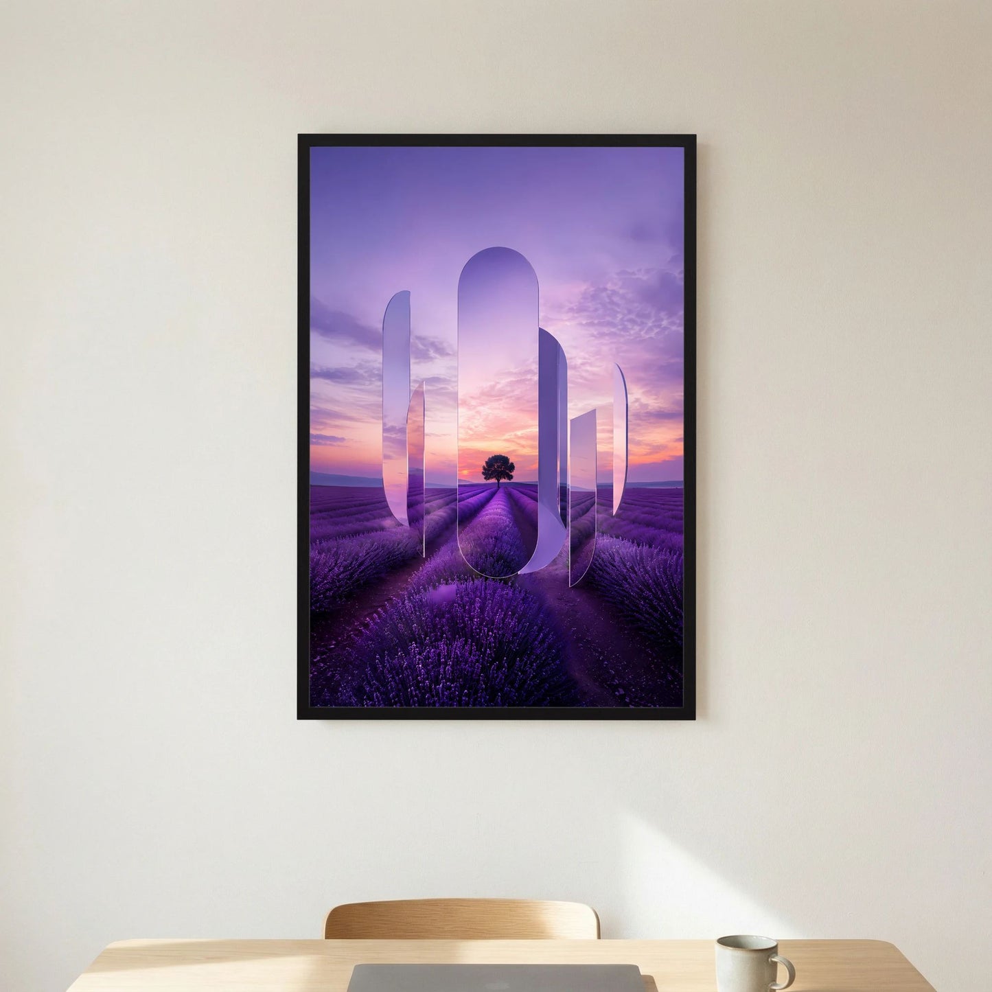 Poster im Hochformat mit schwarzem Rahmen und violettem Lavendelfeld-Sonnenuntergangsmotiv