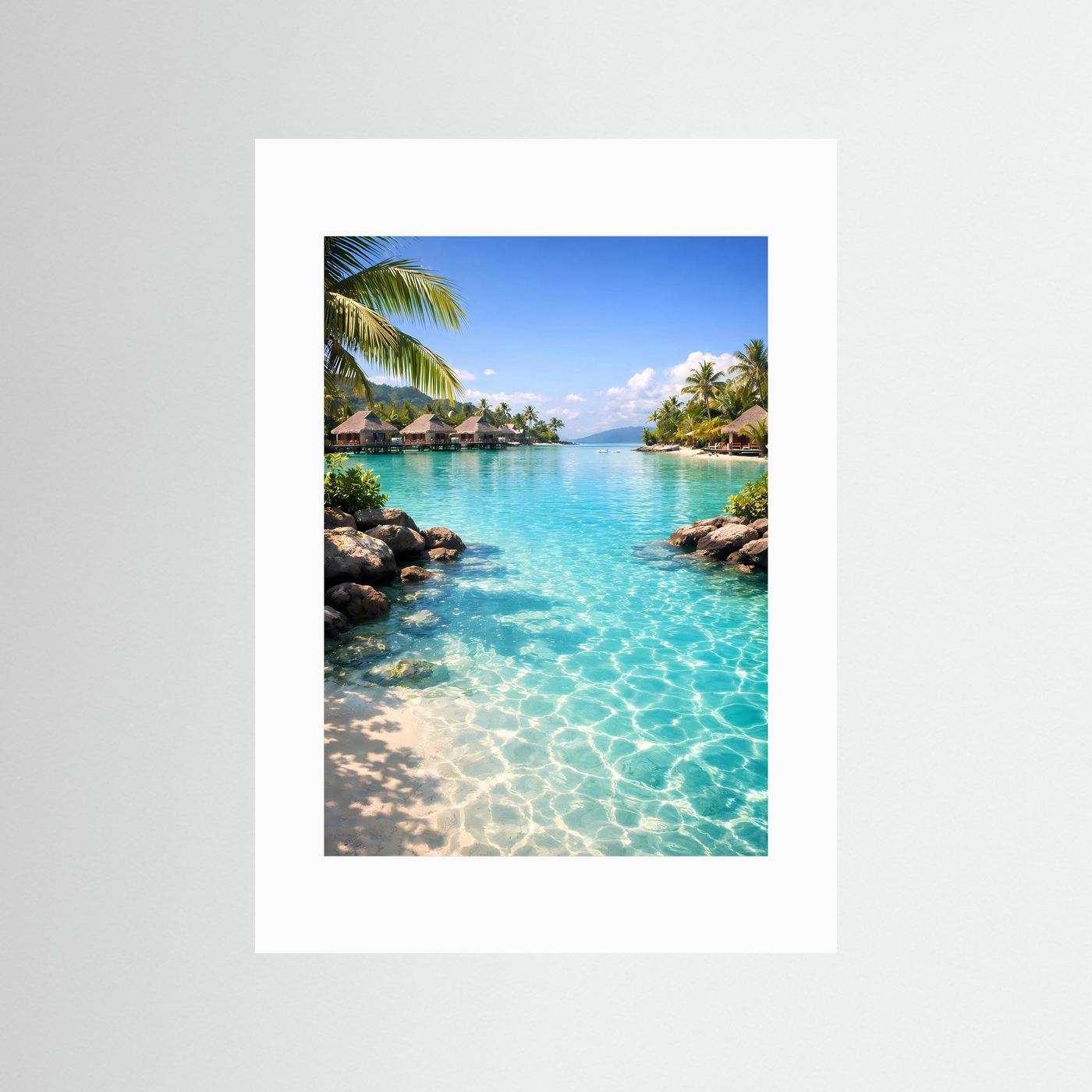 Poster Tropische Lagune mit türkisfarbenem Wasser, weißer Rahmen, Hochformat.