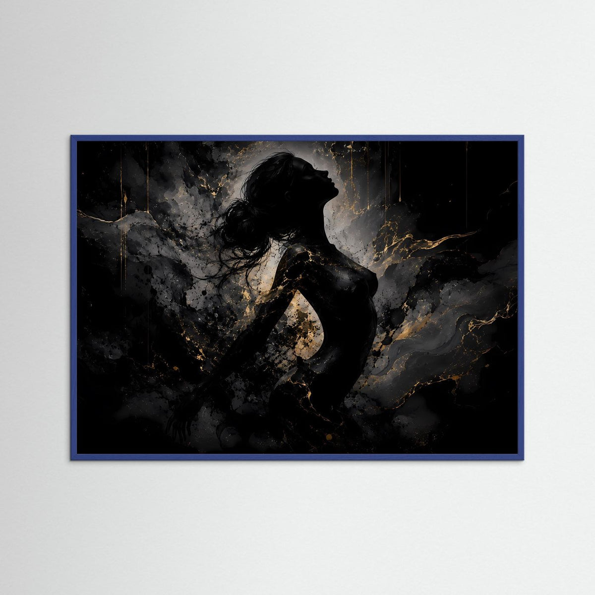 Abstraktes Wandbild mit schwarzer Frauensilhouette und goldenen Akzenten, blauer Rahmen