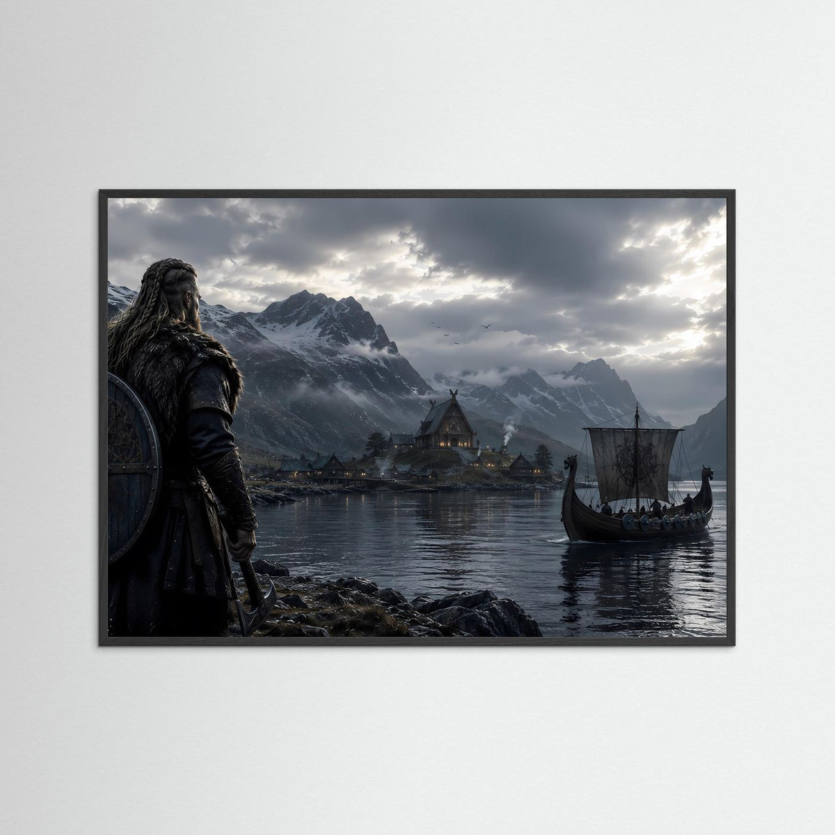 Wikinger-Poster im Querformat mit schwarzem Holzrahmen: Langschiff im Fjord