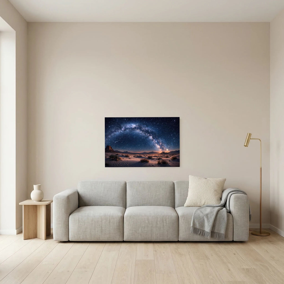 Wandbild mit Wüstenlandschaft und Milchstraße am Nachthimmel, Querformat.