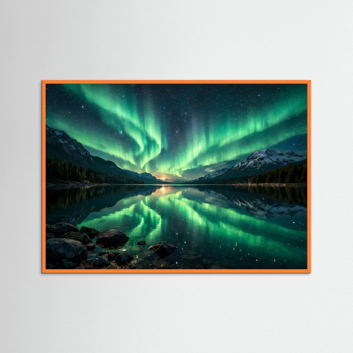 Poster mit Polarlichtern über Bergsee, grünes Leuchten, orangefarbener Rahmen