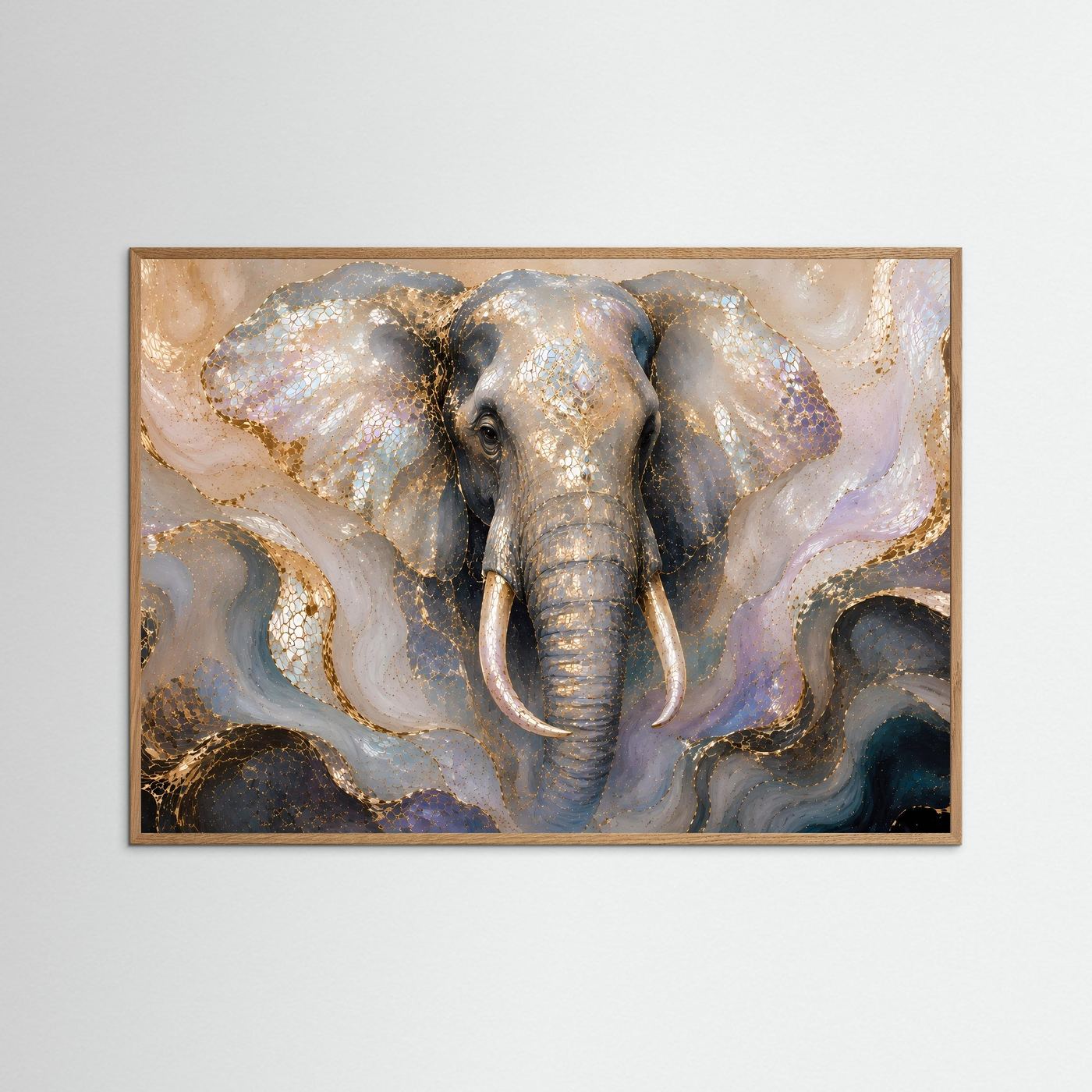 Querformatiges Elefantenposter mit gold-schimmerndem Mosaik, naturfarbener Holzrahmen