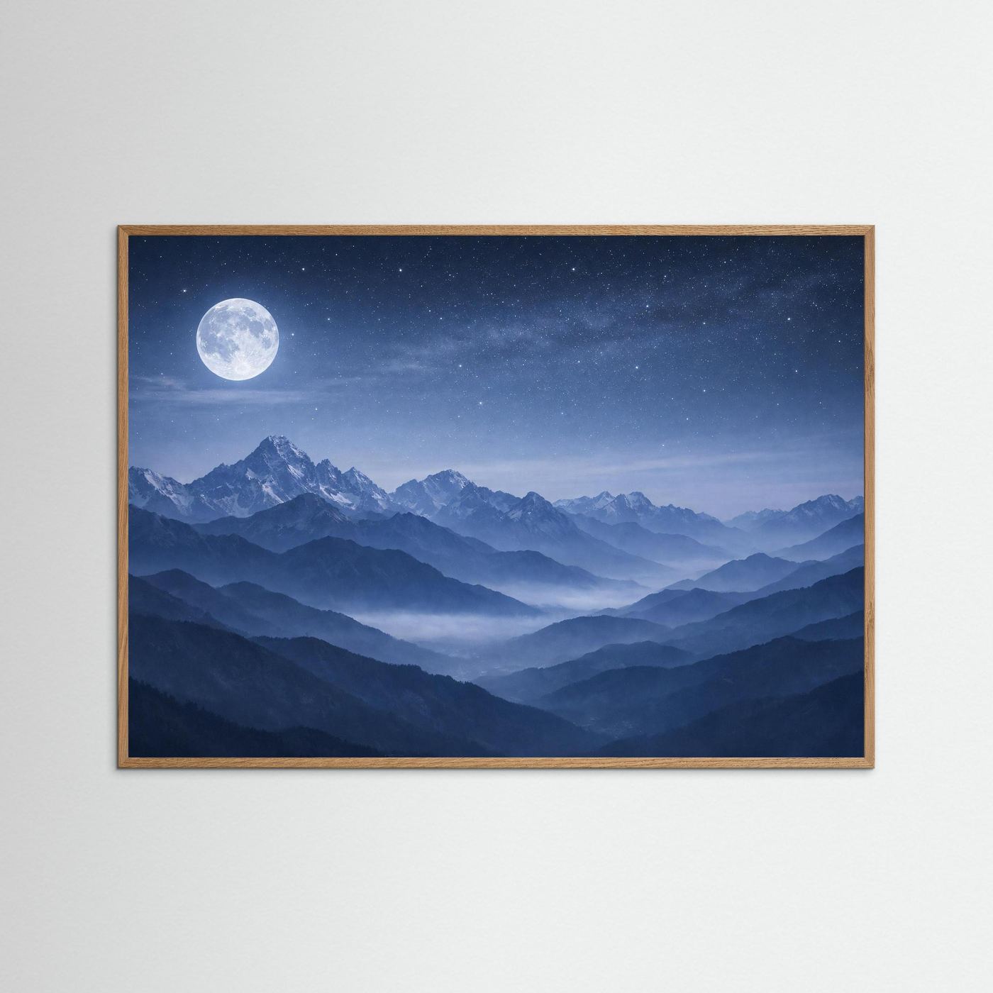 Poster im Querformat mit Vollmond über Alpen, Sternenhimmel, heller Eichenrahmen