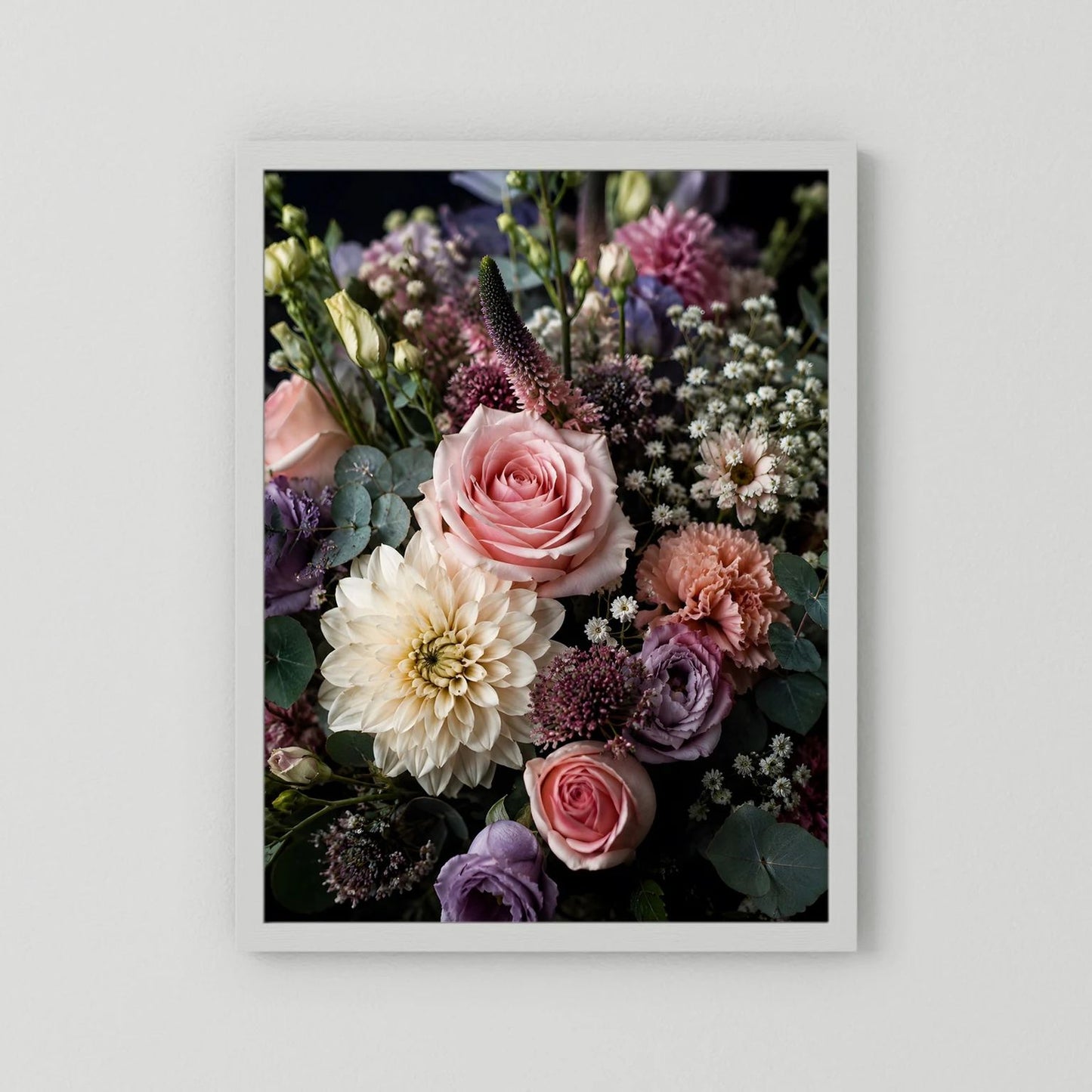 Blumenstrauß-Poster Hochformat mit rosafarbener Rose, lila/weißen Blüten, weißer Rahmen