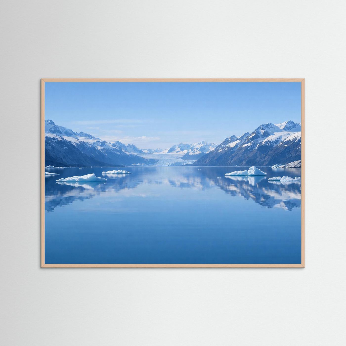 Poster im Querformat mit Gletscher- und Eisbergmotiv in braunem Holzrahmen