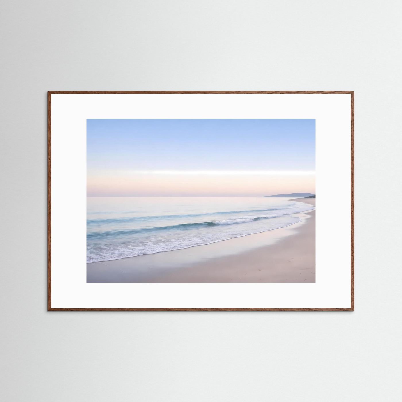 Poster Meerstrand-Fotografie mit weißem Passepartout, braunem Holzrahmen