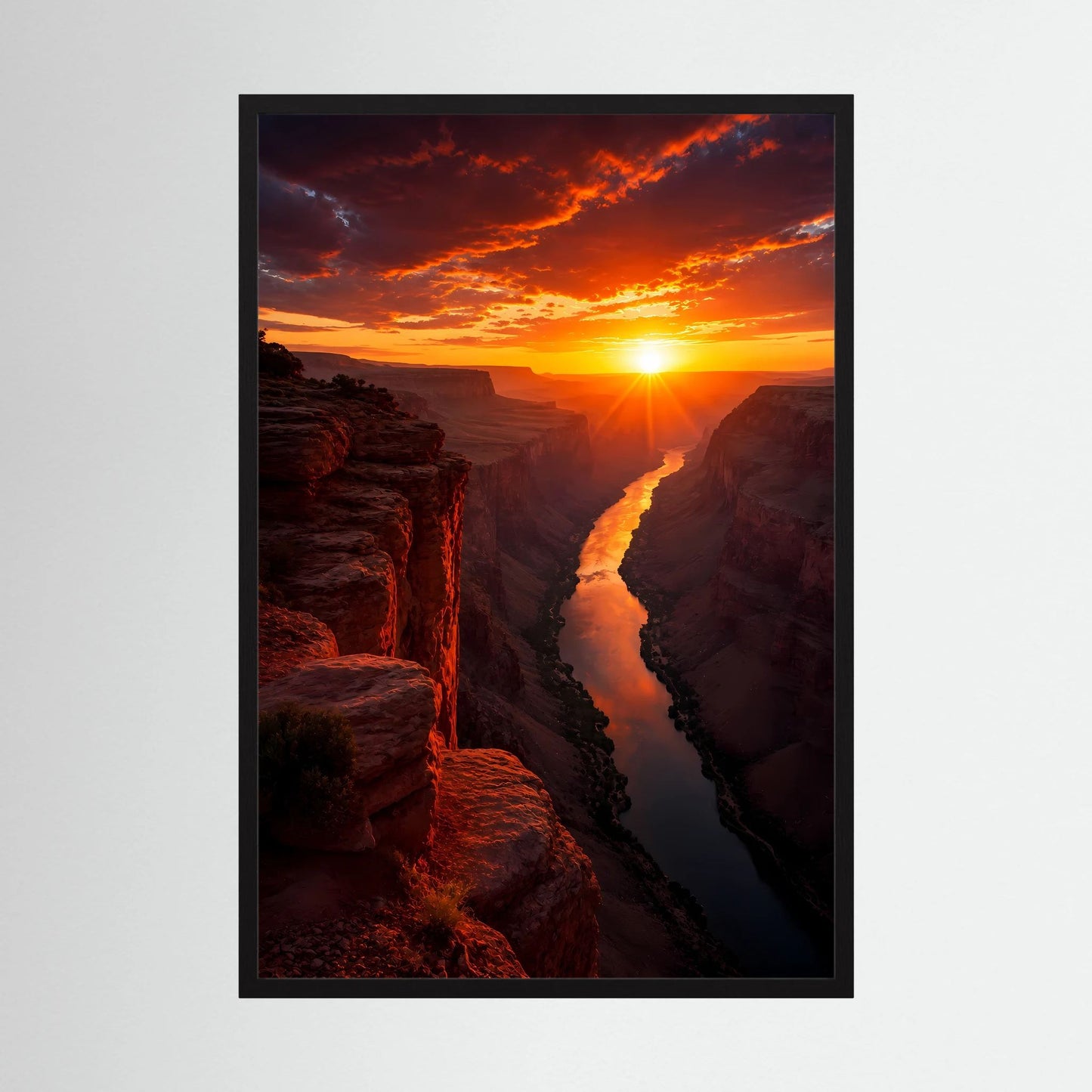 Poster im Hochformat mit schwarzem Rahmen: Schlucht und leuchtender Fluss im Sonnenuntergang