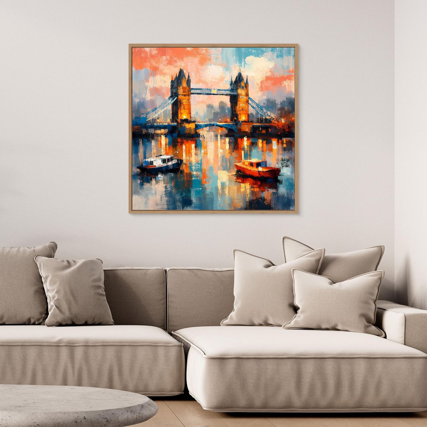 Leinwand-Wandbild mit abstrakter Tower-Bridge und Wasserreflexion, im hellen Holzrahmen.