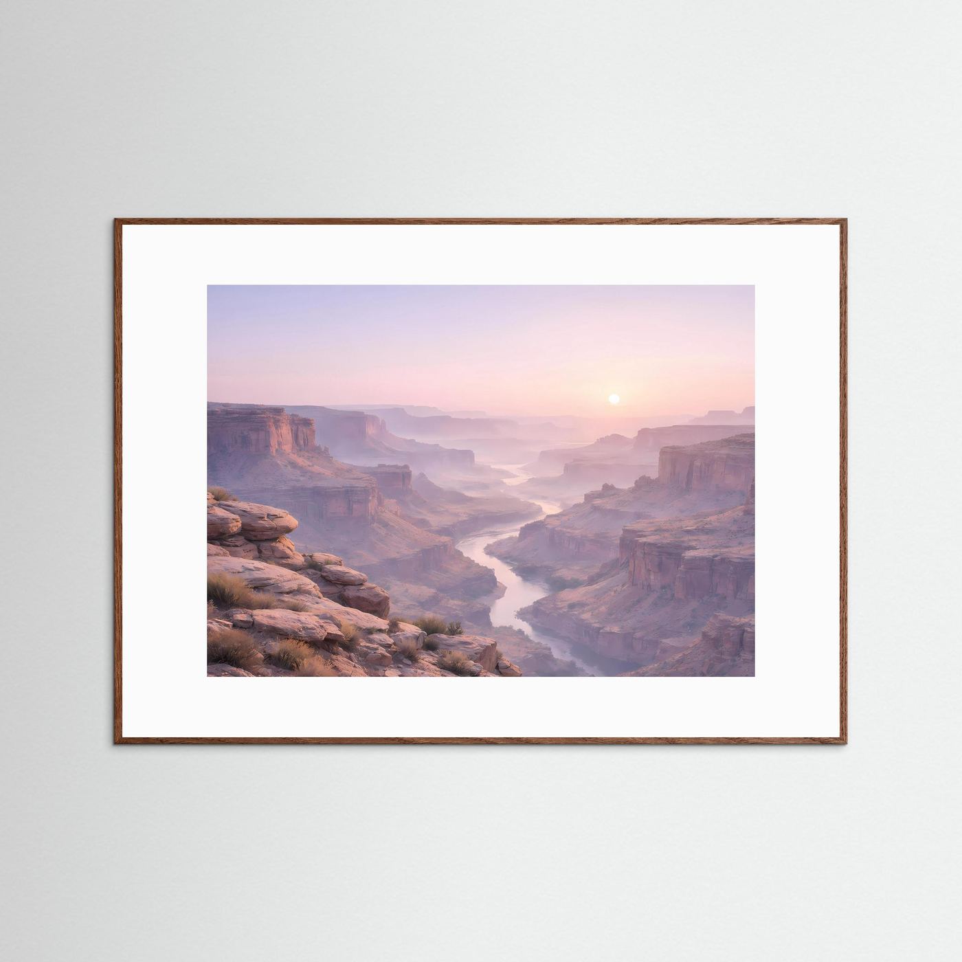 Canyon-Wandbild mit hellem Holzrahmen und Motiv im weißen Passepartout