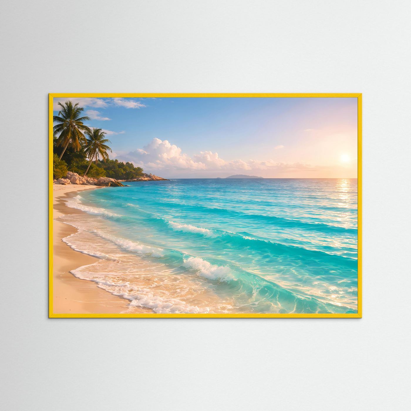 Wandbild im gelben Rahmen: tropischer Sandstrand mit türkisblauem Meer und Sonnenaufgang