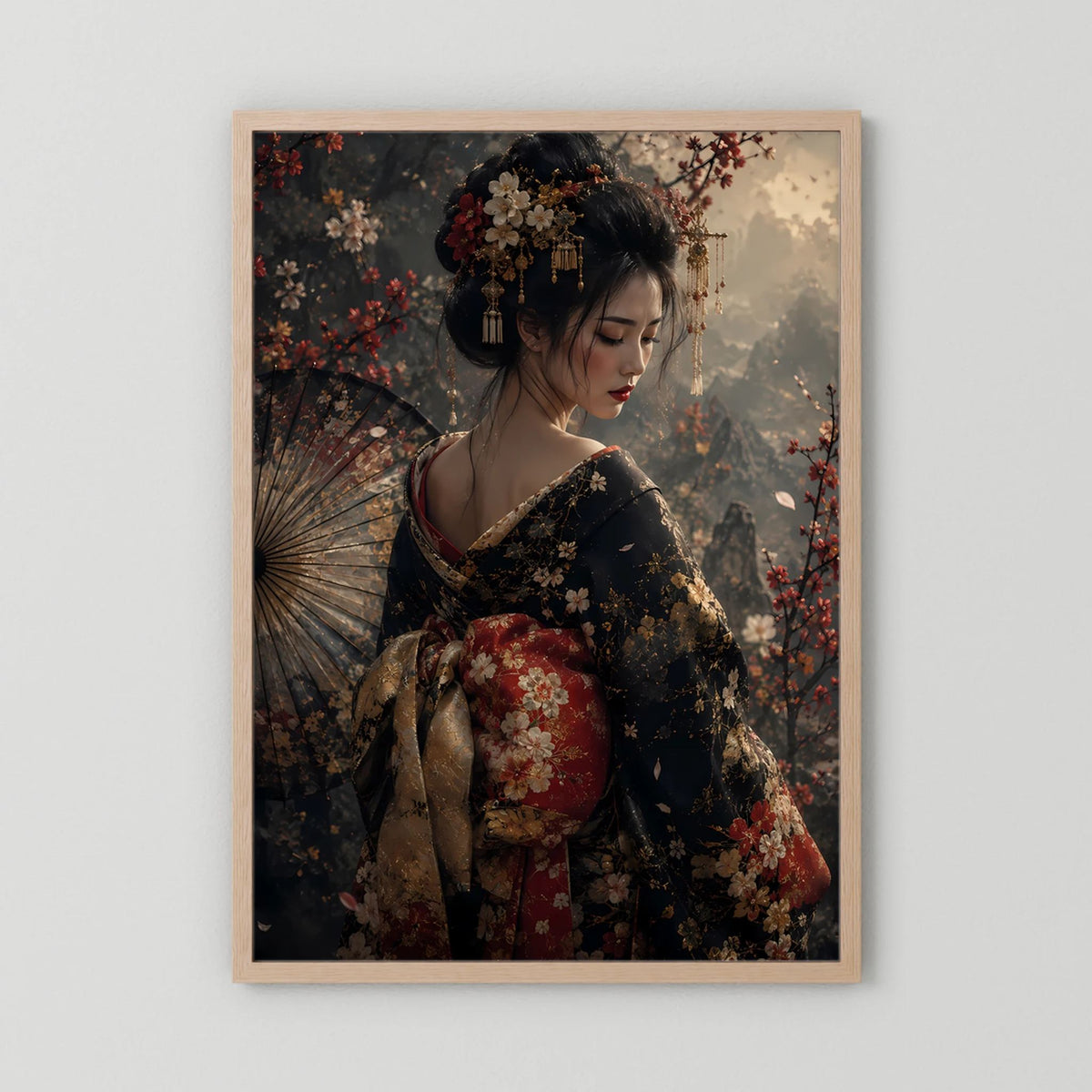 Hochformat-Poster mit Geisha im floralen Kimono und Fächer, heller Holzrahmen