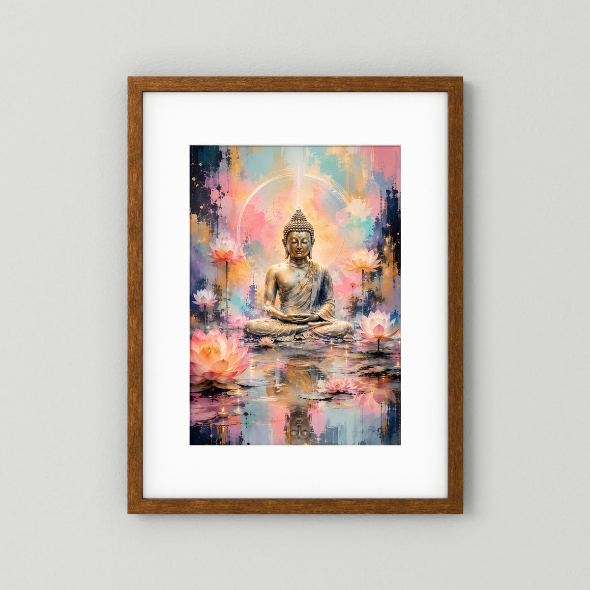 Poster: meditierender Buddha, goldene Statue mit Lotusblüten im braunen Holzrahmen mit weißem Rand