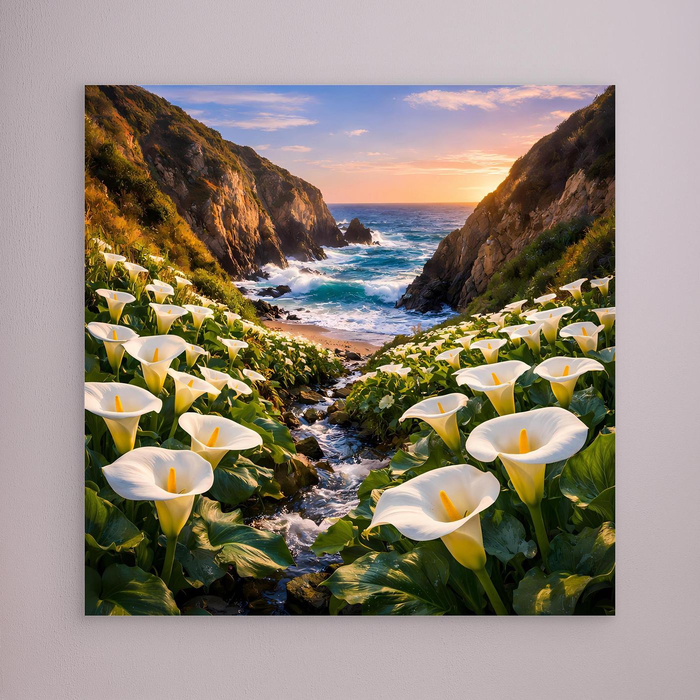 Leinwandbild mit weißen Calla-Blüten, Küstenschlucht und Meerblick im Sonnenuntergang