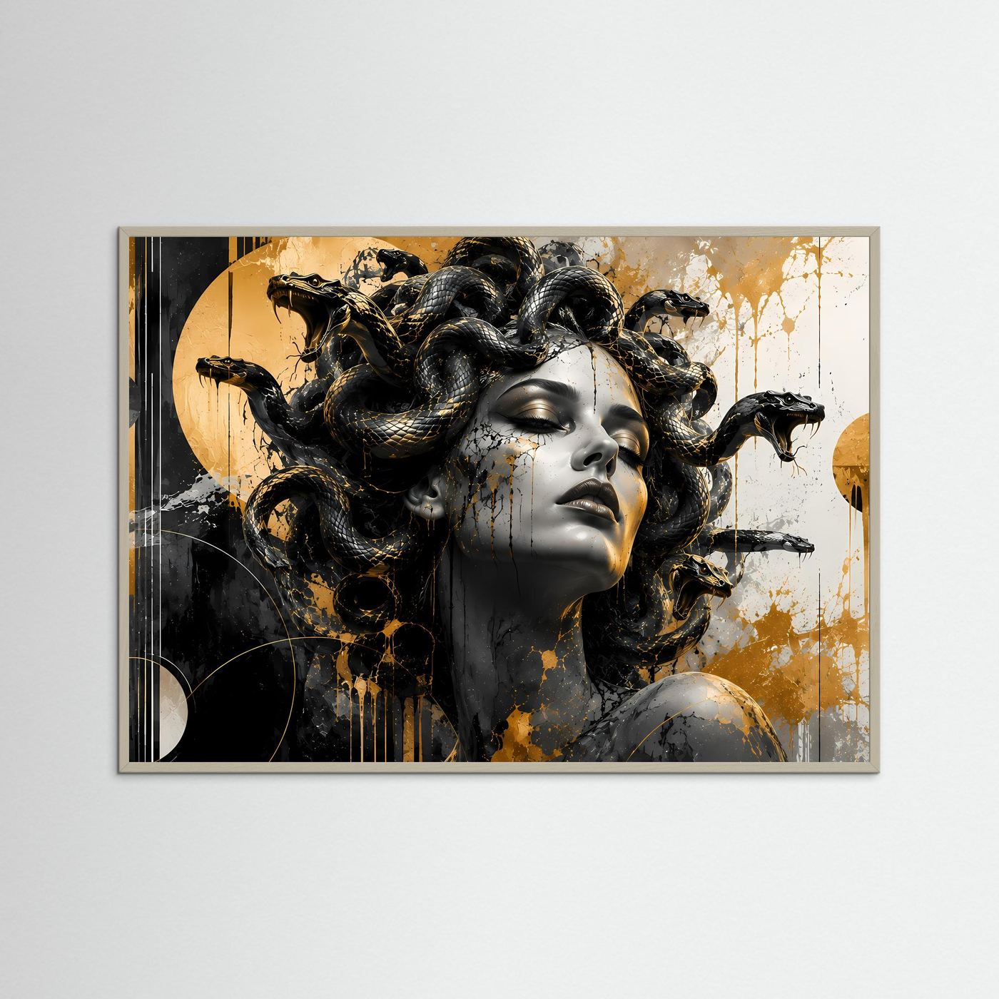 Medusa mit schwarzen Schlangen | Abstrakte Kunst in Schwarz & Gold