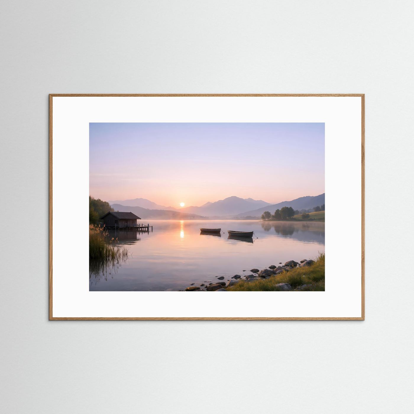 Sanfter Sonnenaufgang am Steg | Boote & See Panorama Poster Querformat