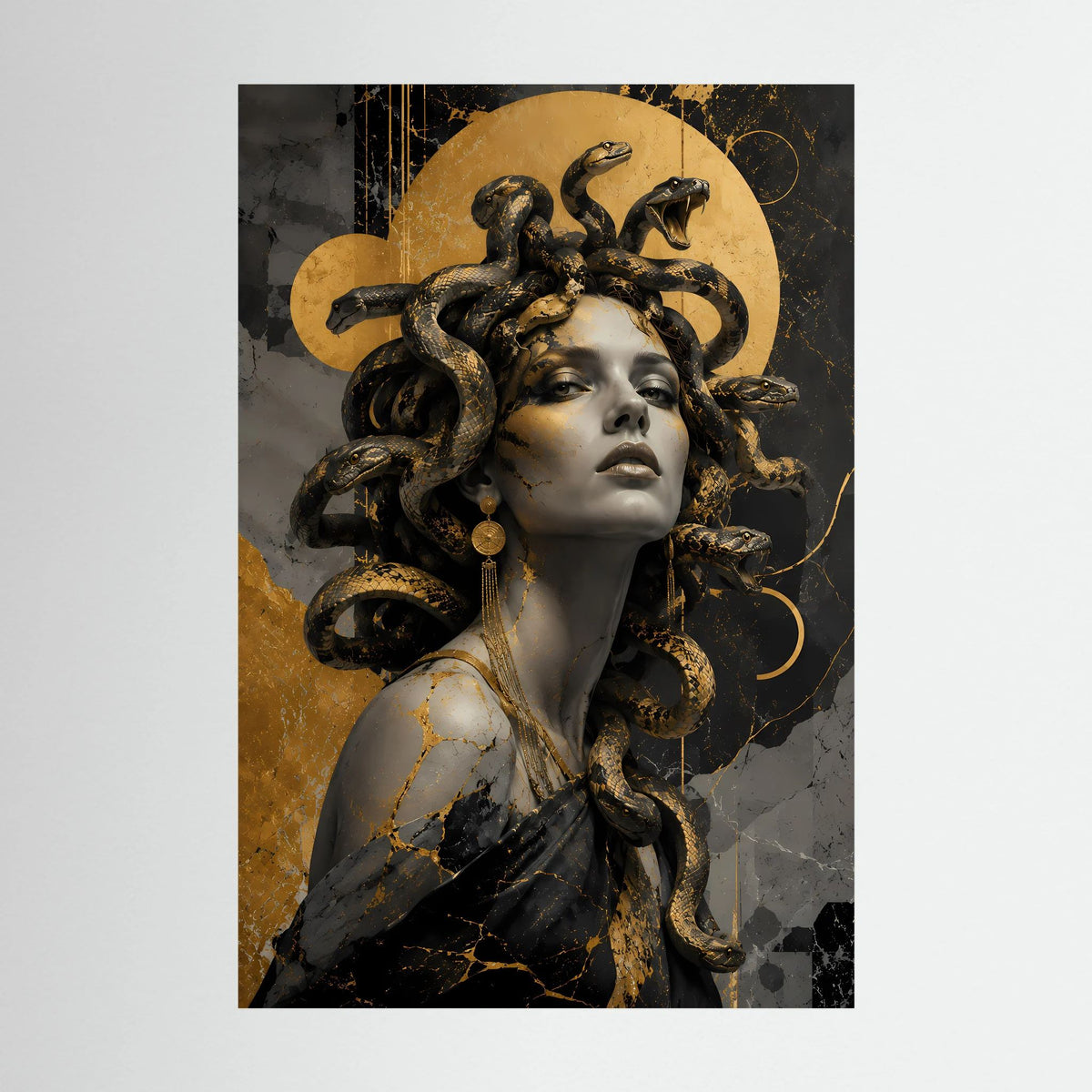 Medusa in Schwarz und Gold | Mystische Frau mit Schlangen | Poster Hochformat
