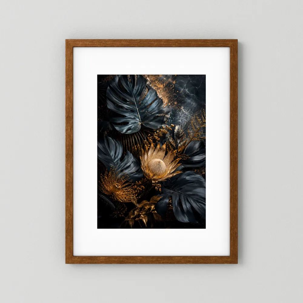 Kunstposter im Hochformat mit braunem Holzrahmen und schwarzen Blättern, goldene Blüten