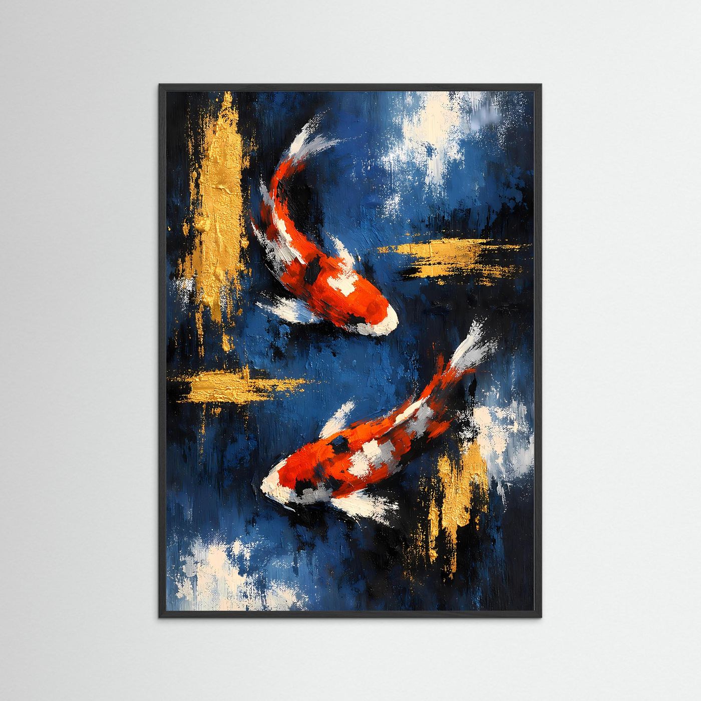 Gerahmtes Koi-Kunstposter: tiefblau, orange-weiße Karpfen, goldene Spritzer