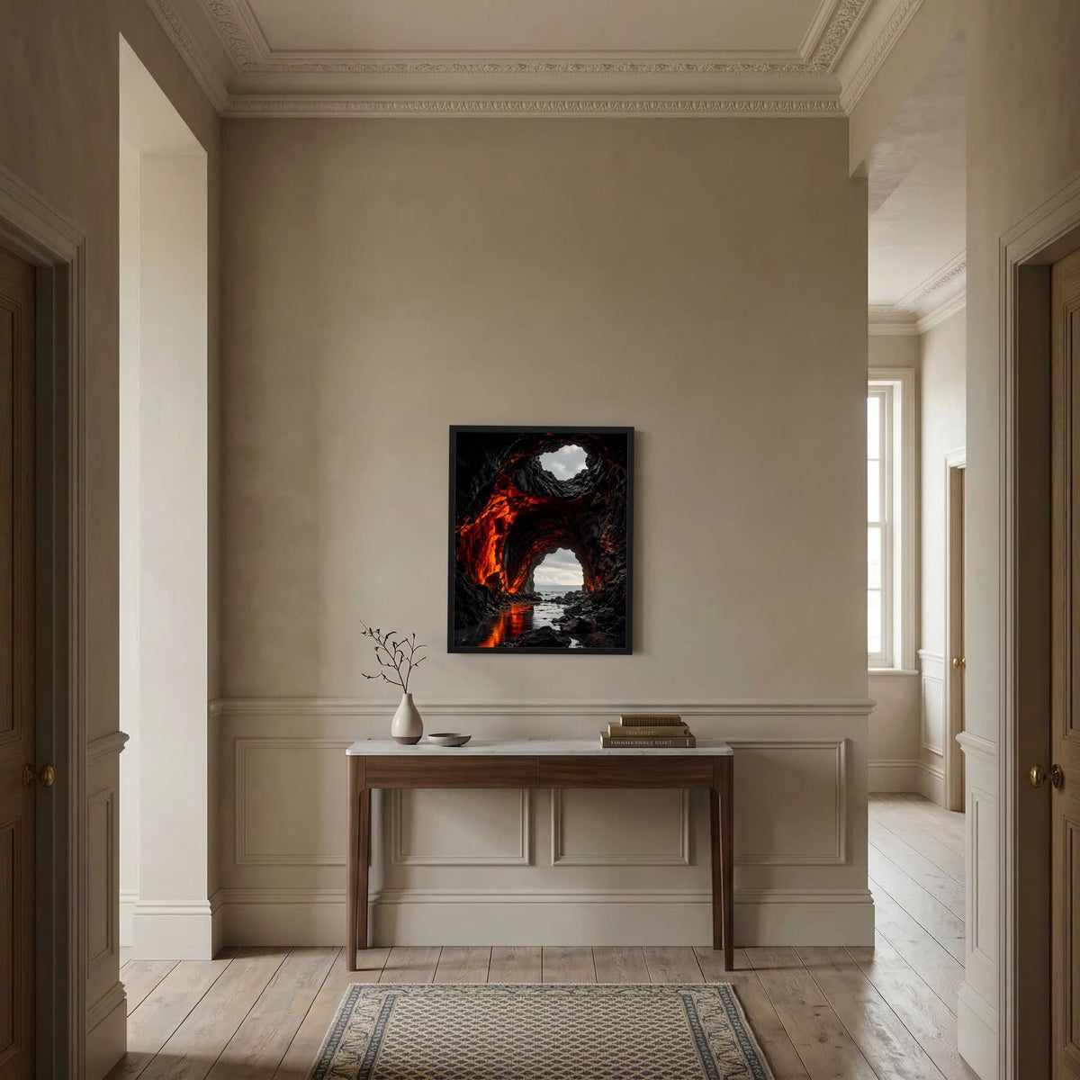 Gerahmtes Hochformat-Poster: glühende Lava in einer Vulkanhöhle, Meer und dunkle Felskante