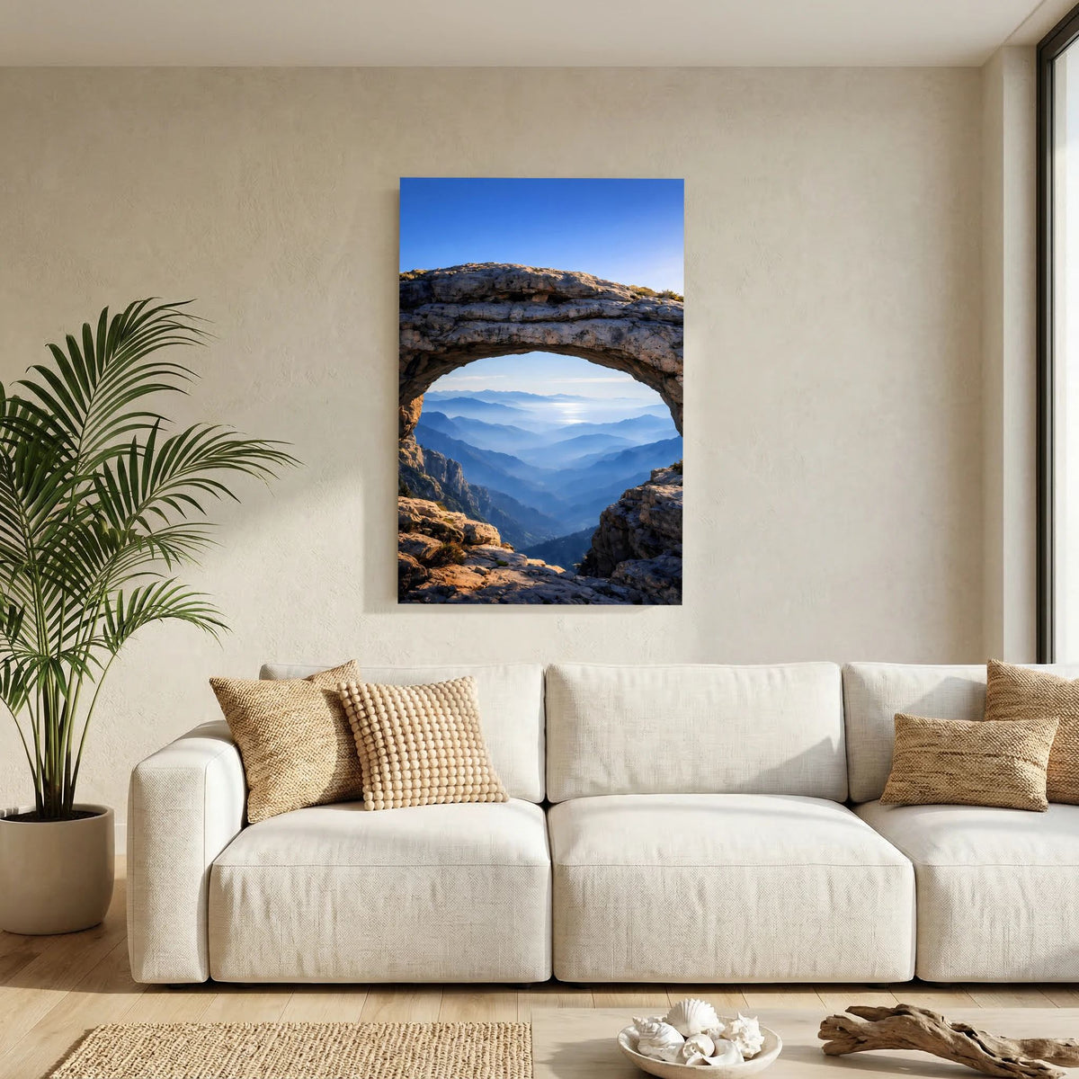 Hochformatiges Wandposter mit Felsbogen und blauen Bergbergen im Panorama