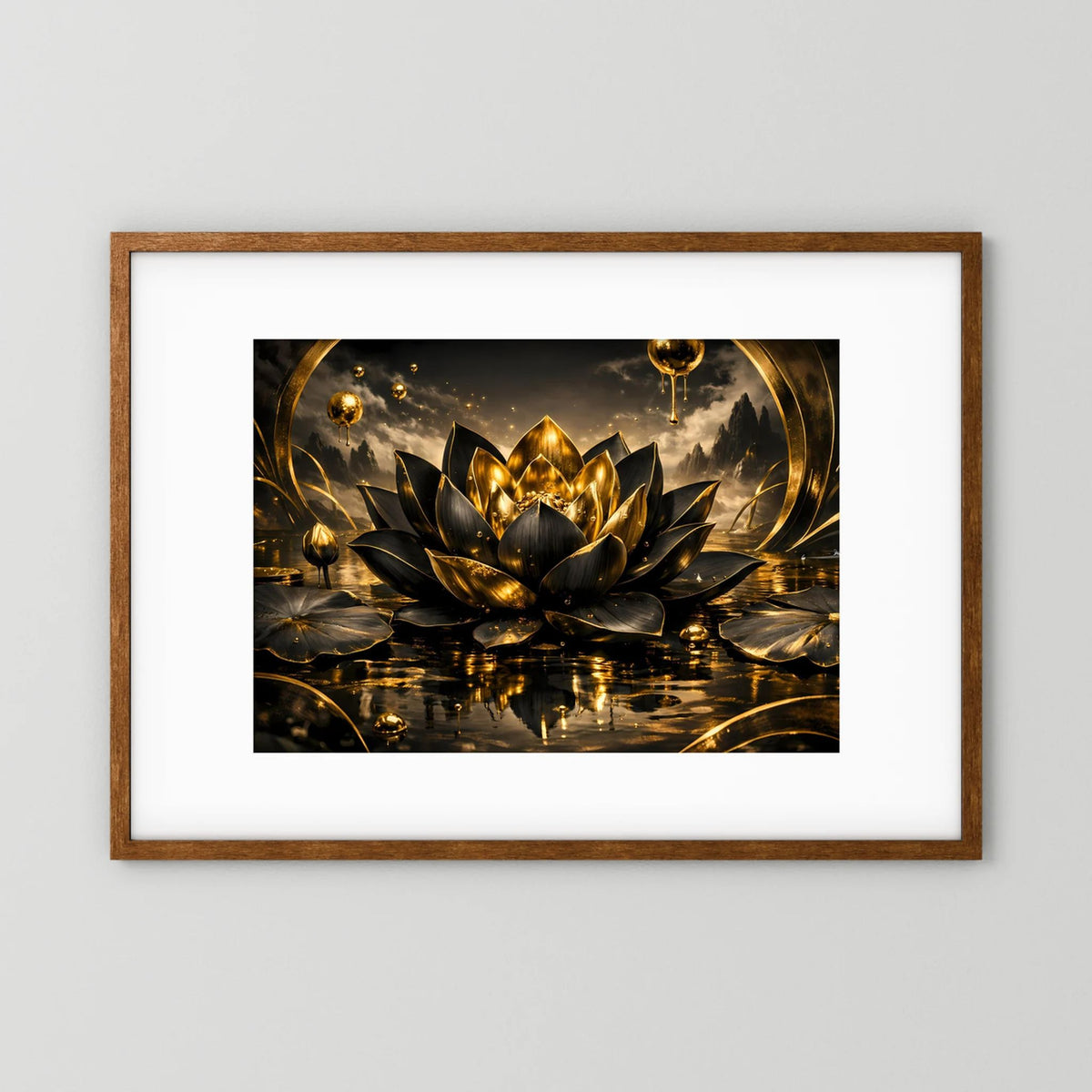 Wandbild mit braunem Holzrahmen und weißem Passepartout: gold-schwarze Lotusblüte, Querformat