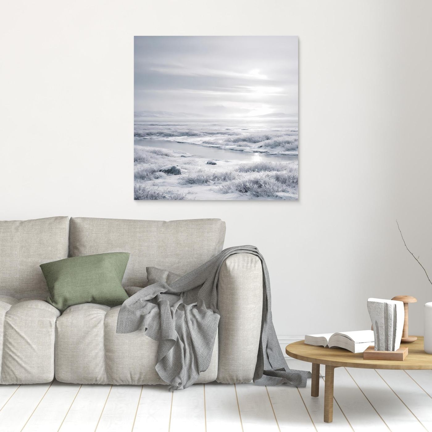 Leinwandbild mit verschneiter Winterlandschaft, am Sofa platziert, klare Schneeszene