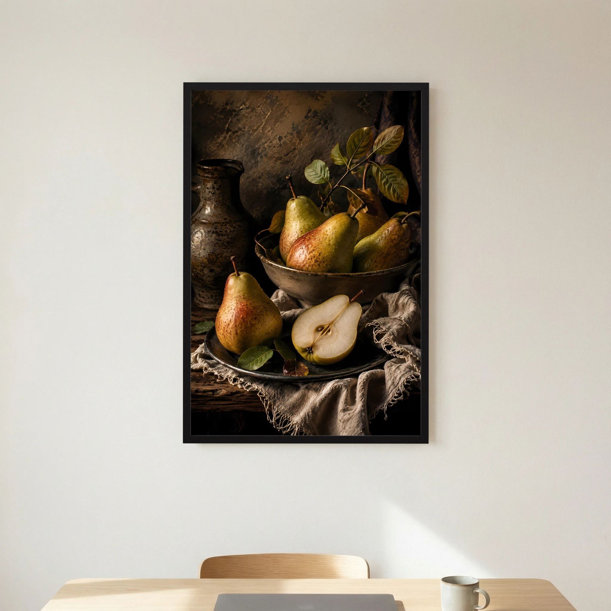 Poster mit Birnenstillleben, schwarzer Rahmen und weiße Einfassung, Birnen in Schüssel und Vase.