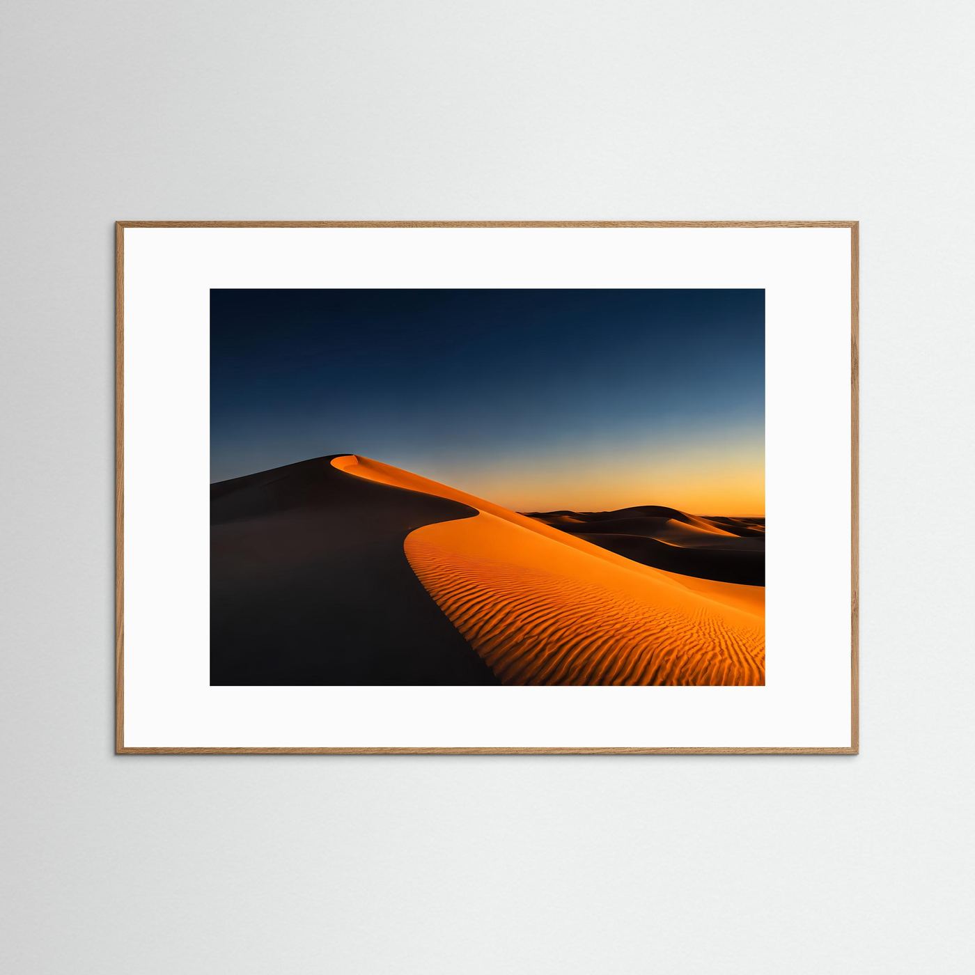 Goldene Wüstendünen bei Sonnenuntergang | Minimalistische Wüstenlandschaft