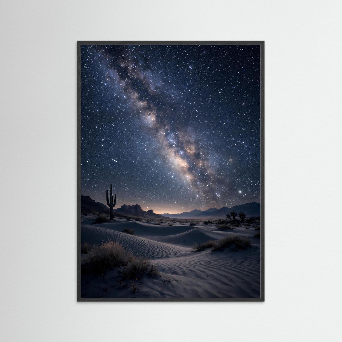 Gerahmtes Kosmisches Nachtlandschafts-Poster mit Milchstraße über Wüstendünen und Kakteen