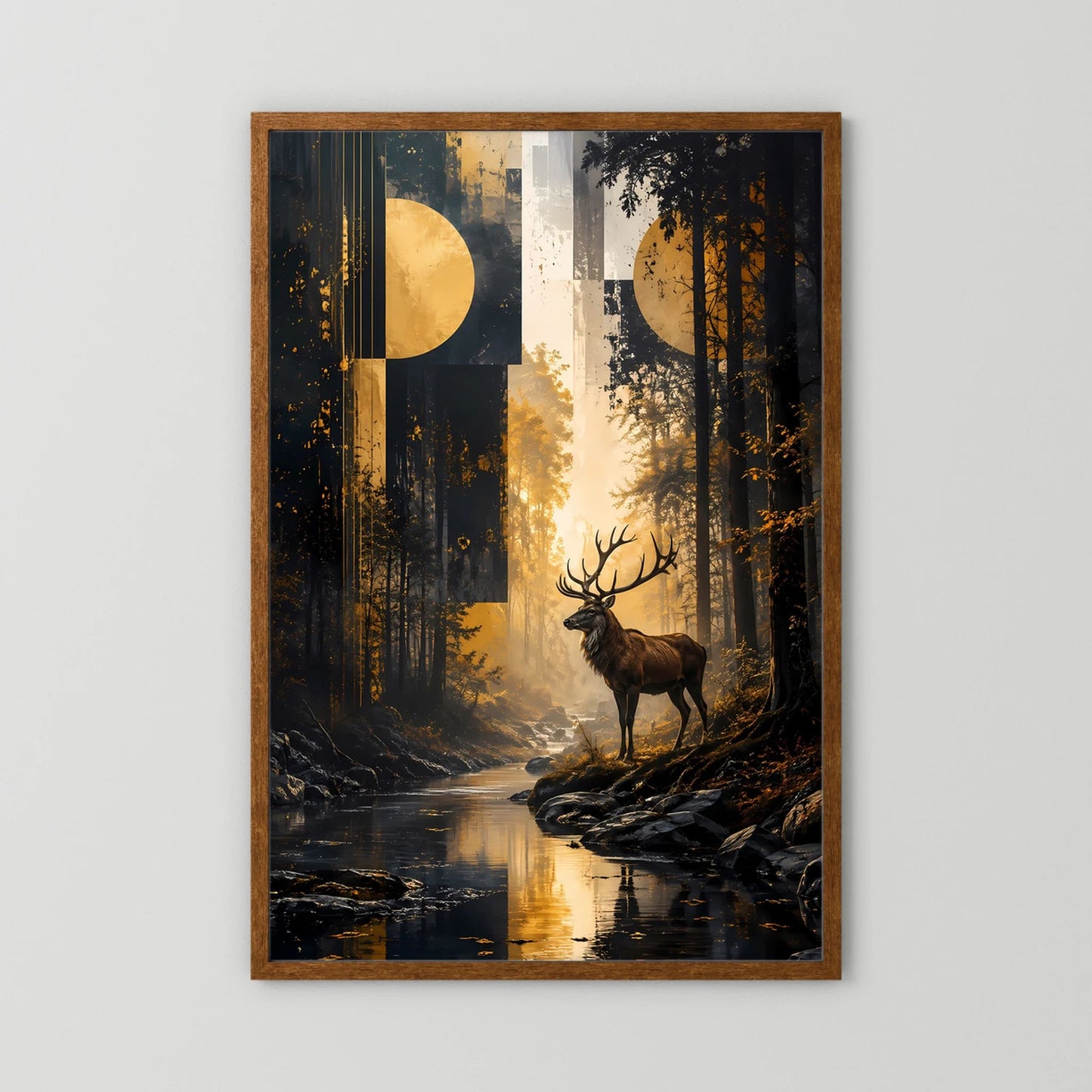 Hochformatiges Poster im Holzrahmen mit Hirsch auf Lichtspiegelung im Schwarz-Gold-Wald