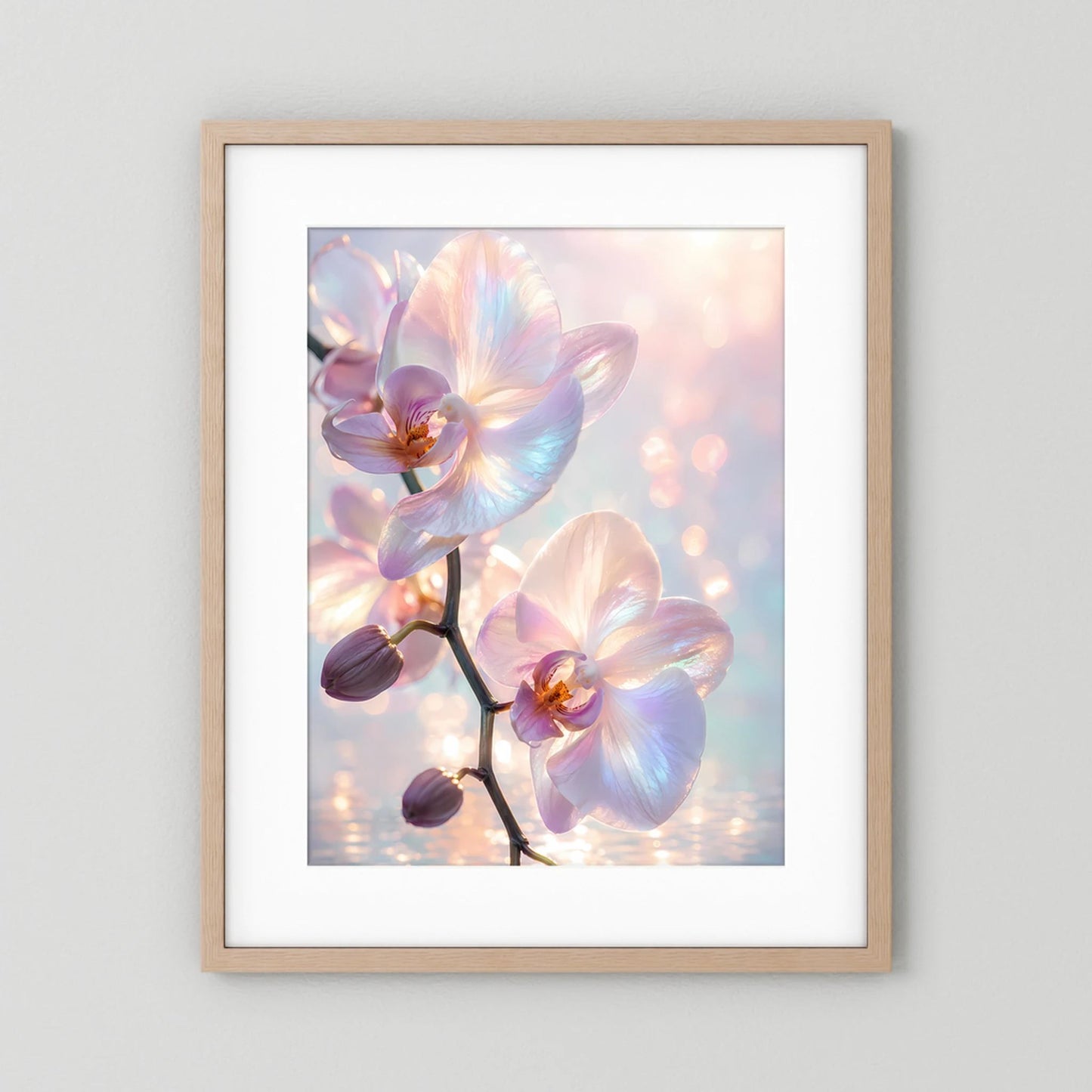 Orchideen-Kunstposter im beigen Holzrahmen mit Pastellblüten und heller Lichtkulisse