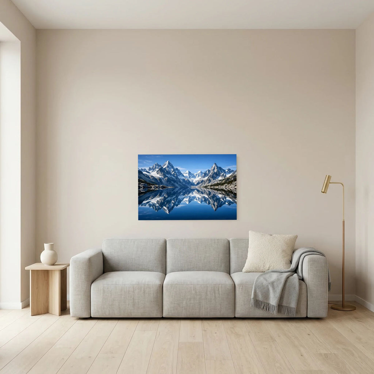 Poster im Querformat mit Alpenpanorama und Spiegelung im See vor dunklen Felsflächen