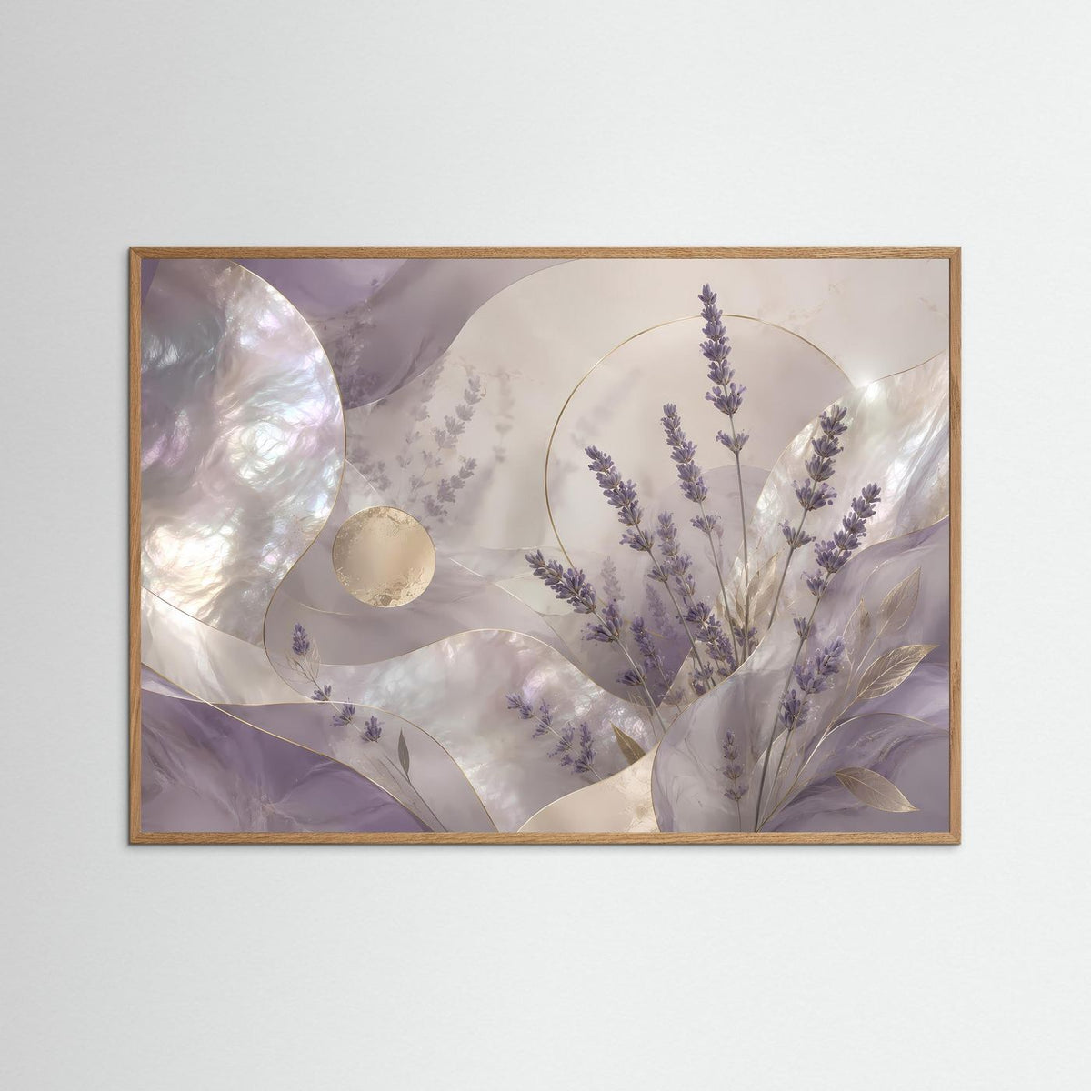 Querformat-Poster im hellen Eichenholzrahmen mit Lavendel-Botanik in Flieder, Perlmutt und Gold