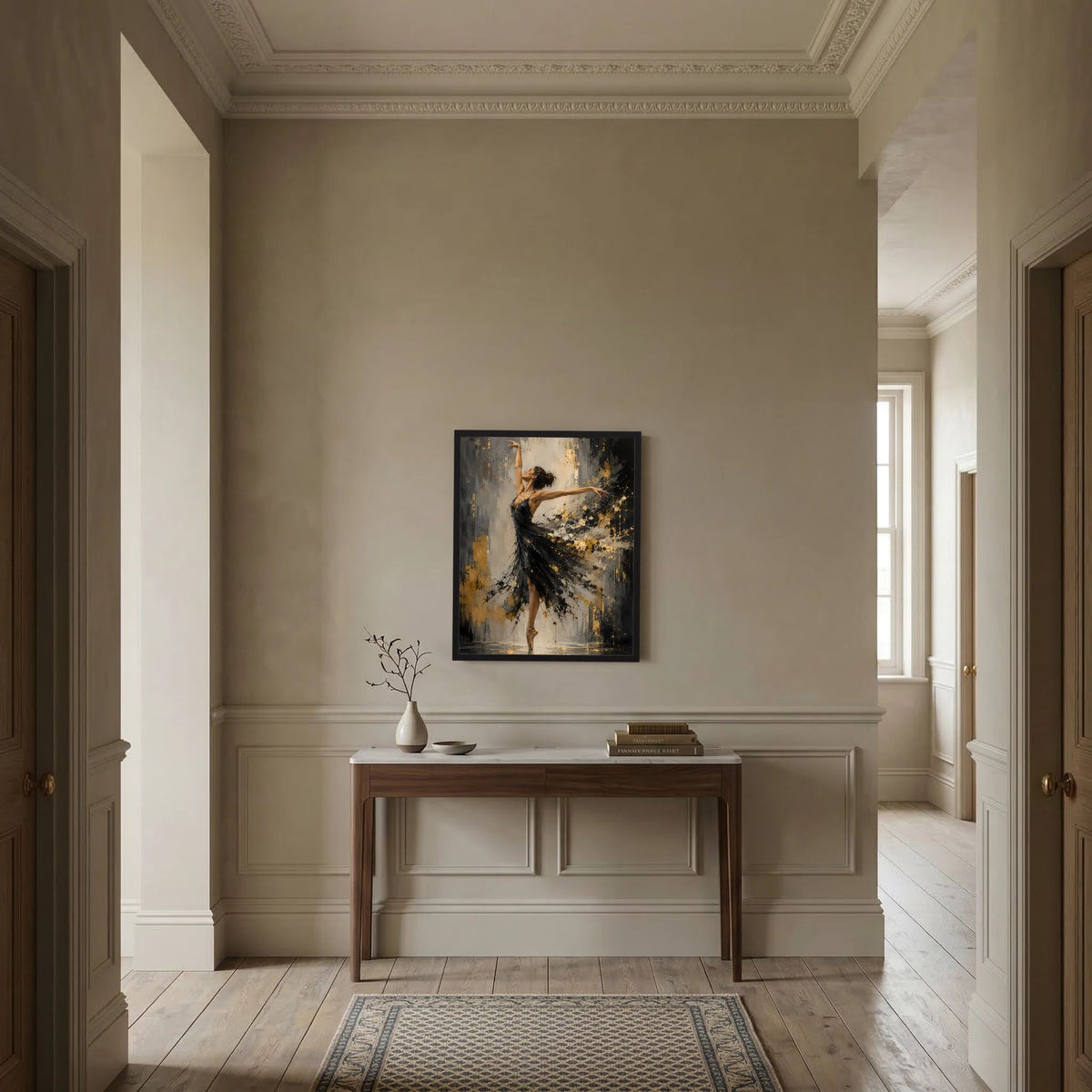 Kunstposter mit Ballerina im schwarzen Tutu und goldenen Farbspritzern, gerahmt