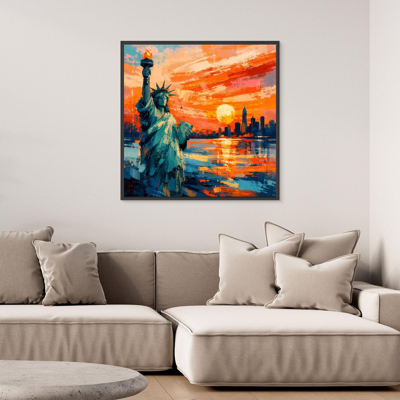 Abstraktes Leinwand-Wandbild mit Statue der Freiheit und orangefarbenem Himmel, mit schwarzem Rahmen.