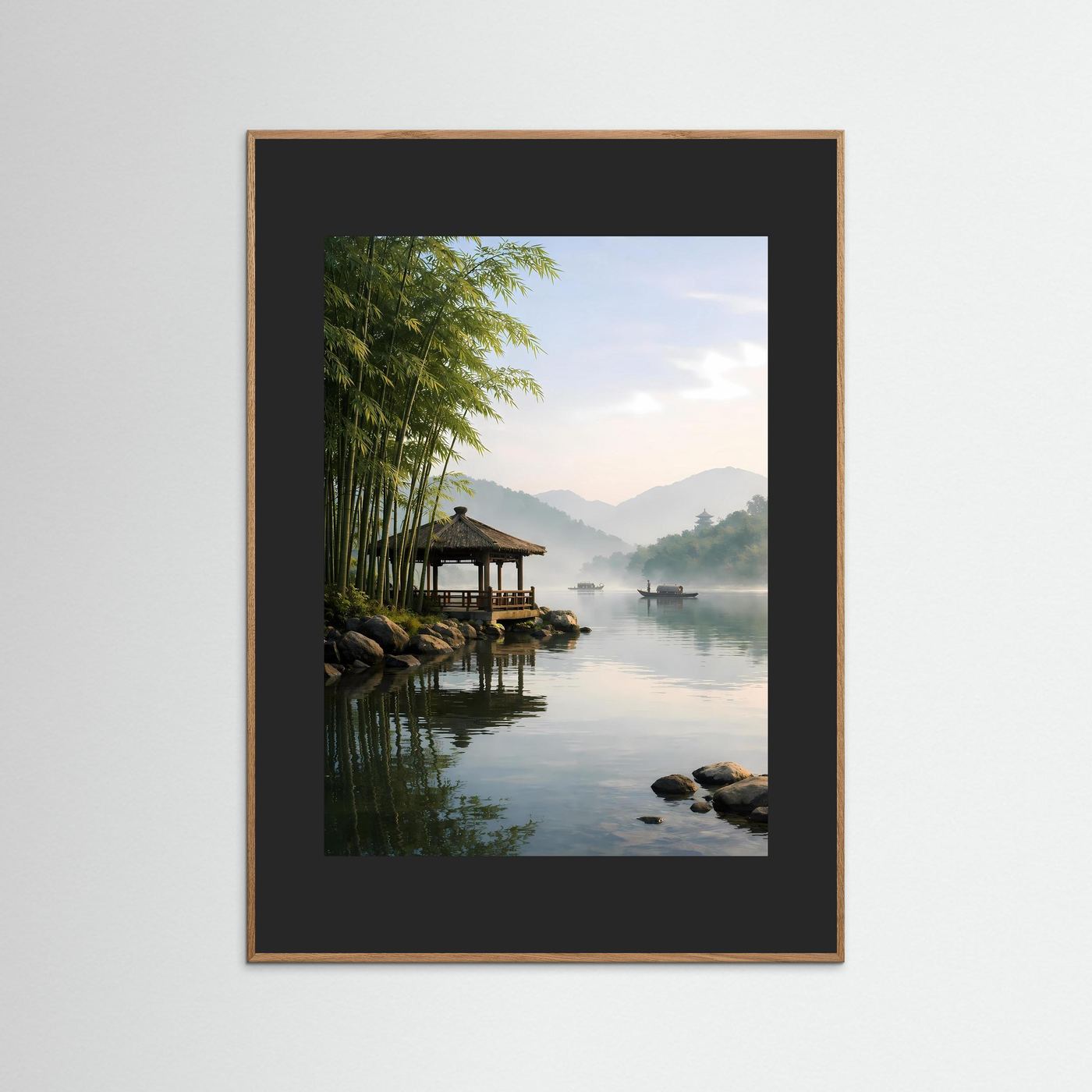 Wandbild mit asiatischer Flusslandschaft, dunklem Holzrahmen und schwarzem Passepartout