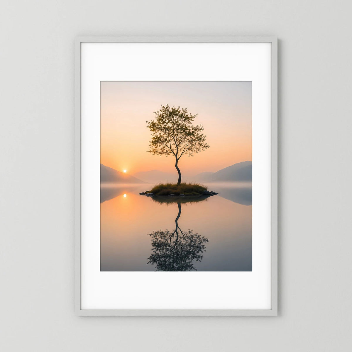 Poster im Hochformat im hellen Rahmen mit Passepartout: Baum auf Insel, Spiegelung