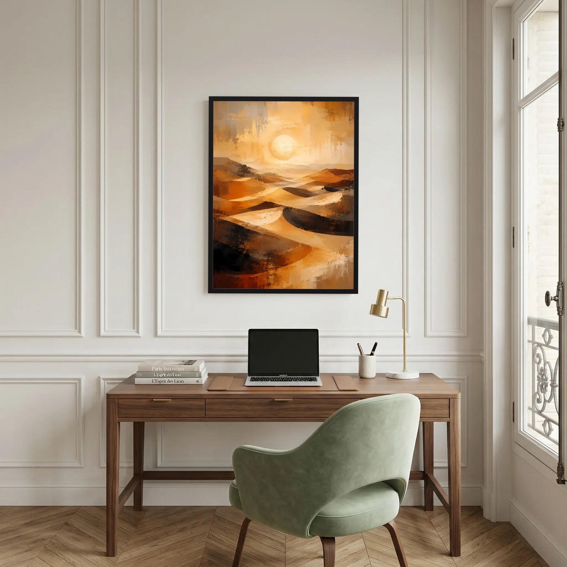 Gerahmtes Hochformat-Poster mit abstrakter Wüstenlandschaft in Gold und Orange, Sonne im Zentrum