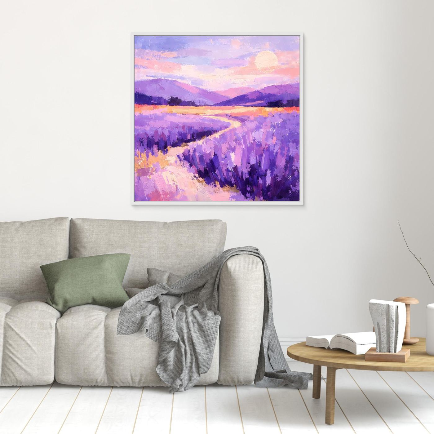 Abstraktes Leinwand-Wandbild mit Lavendelfeld, kurvigem Weg, Bergen und Sonne, weiß gerahmt
