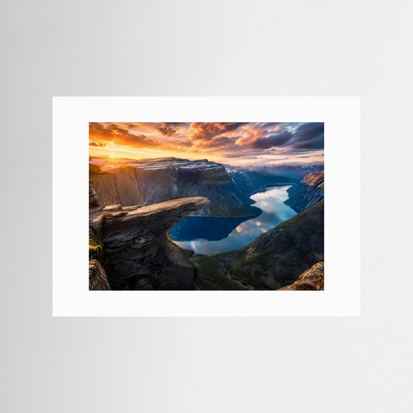 Trolltunga Felsen bei Sonnenuntergang | Norstedt Fjord & Berg Panorama Poster Querformat