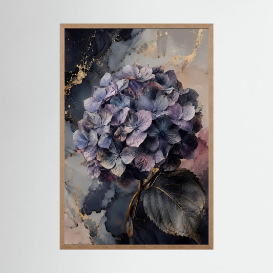 Hochformat-Poster mit violettem Hortensienstrauß im hellem Holzrahmen